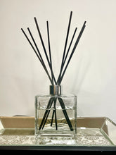 Load image into Gallery viewer, Maison Margaux Fraîcheur des Pins Reed Diffuser